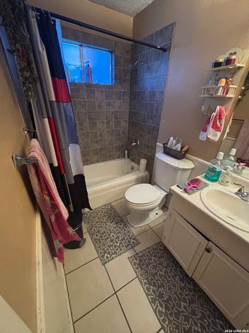 7136 LARKSONG ST, Leon Valley, TX 78238