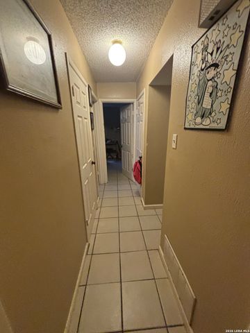 7136 LARKSONG ST, Leon Valley, TX 78238