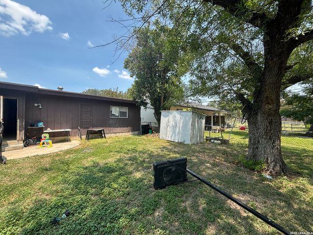 7136 LARKSONG ST, Leon Valley, TX 78238