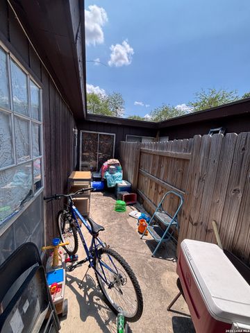 7136 LARKSONG ST, Leon Valley, TX 78238