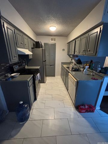 7136 LARKSONG ST, Leon Valley, TX 78238