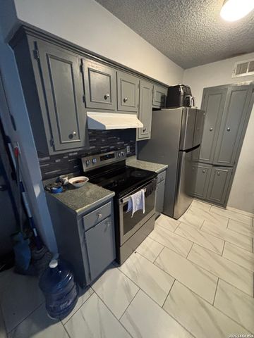 7136 LARKSONG ST, Leon Valley, TX 78238