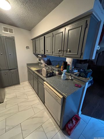 7136 LARKSONG ST, Leon Valley, TX 78238