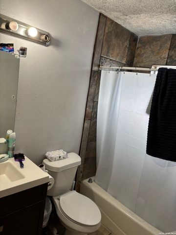 7136 LARKSONG ST, Leon Valley, TX 78238