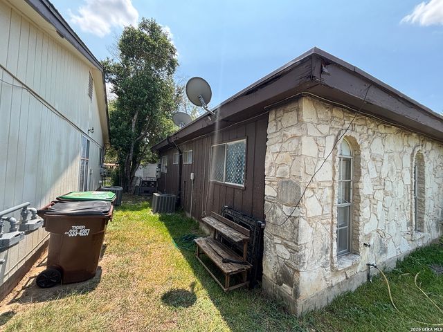 7136 LARKSONG ST, Leon Valley, TX 78238