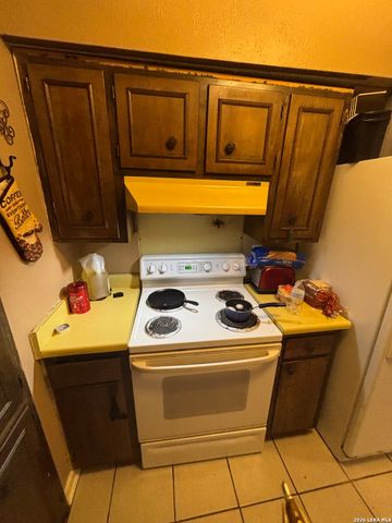 7136 LARKSONG ST, Leon Valley, TX 78238
