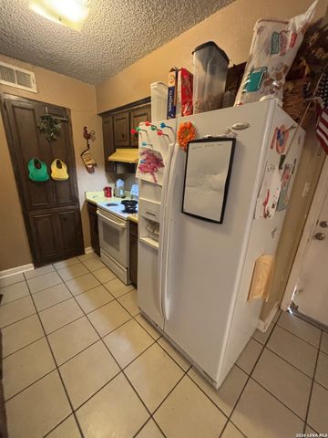 7136 LARKSONG ST, Leon Valley, TX 78238