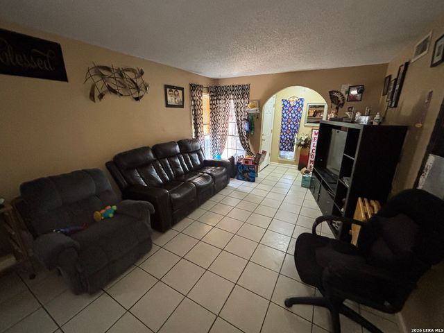 7136 LARKSONG ST, Leon Valley, TX 78238