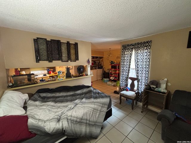 7136 LARKSONG ST, Leon Valley, TX 78238