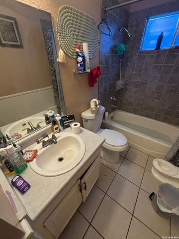 7136 LARKSONG ST, Leon Valley, TX 78238
