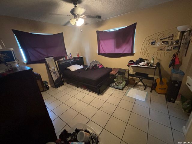 7136 LARKSONG ST, Leon Valley, TX 78238
