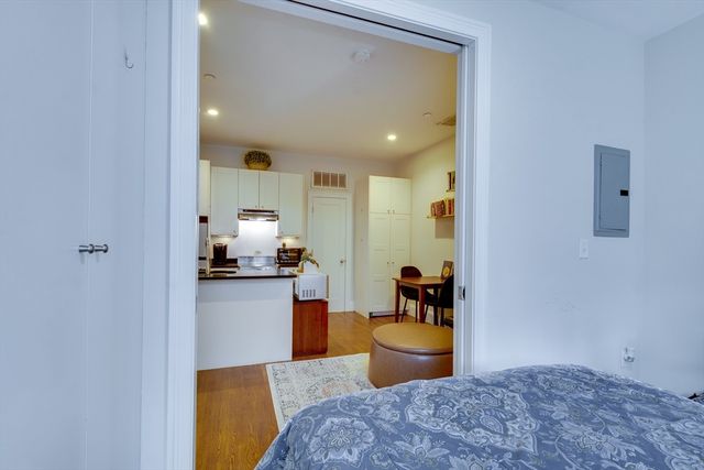 652 Massachusetts Ave 2, Boston, MA 02118