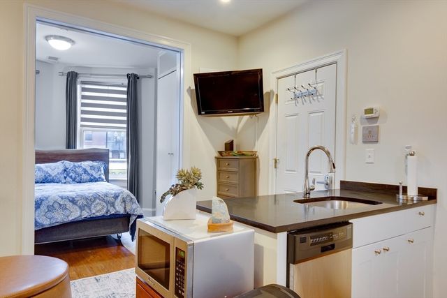 652 Massachusetts Ave 2, Boston, MA 02118