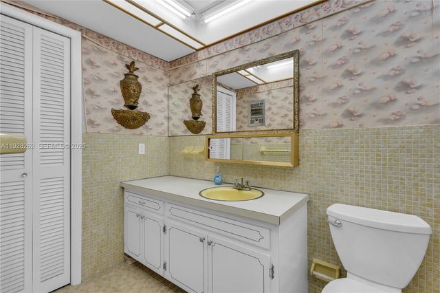 215 SE 3rd Ave 407B, Hallandale Beach, FL 33009