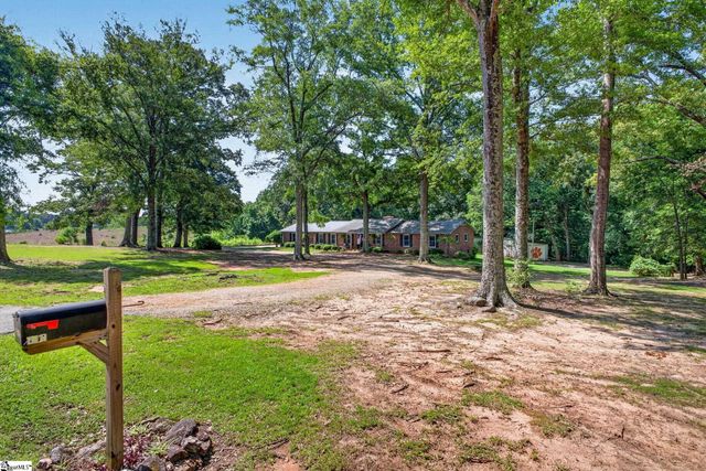 618 Racetrack Road, Woodruff, SC 29388