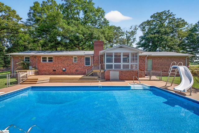 618 Racetrack Road, Woodruff, SC 29388