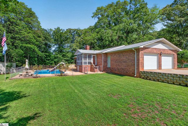 618 Racetrack Road, Woodruff, SC 29388