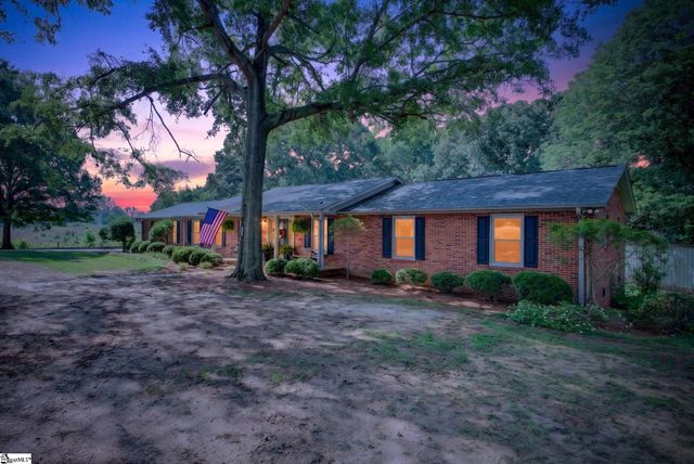 618 Racetrack Road, Woodruff, SC 29388