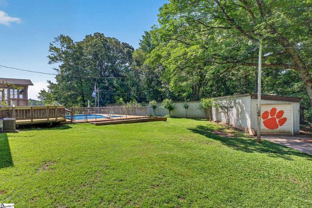 618 Racetrack Road, Woodruff, SC 29388
