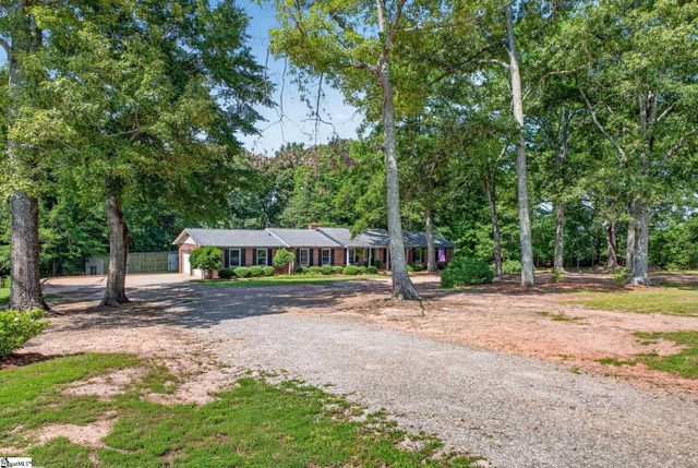 618 Racetrack Road, Woodruff, SC 29388