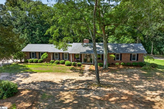 618 Racetrack Road, Woodruff, SC 29388