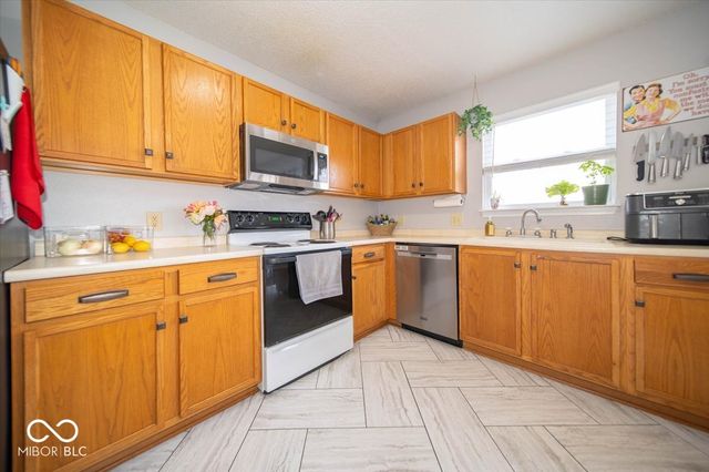 8836 Youngs Creek Lane, Indianapolis, IN 46113