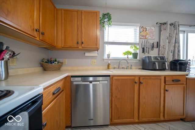 8836 Youngs Creek Lane, Indianapolis, IN 46113