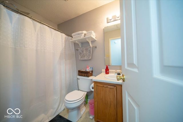 8836 Youngs Creek Lane, Indianapolis, IN 46113