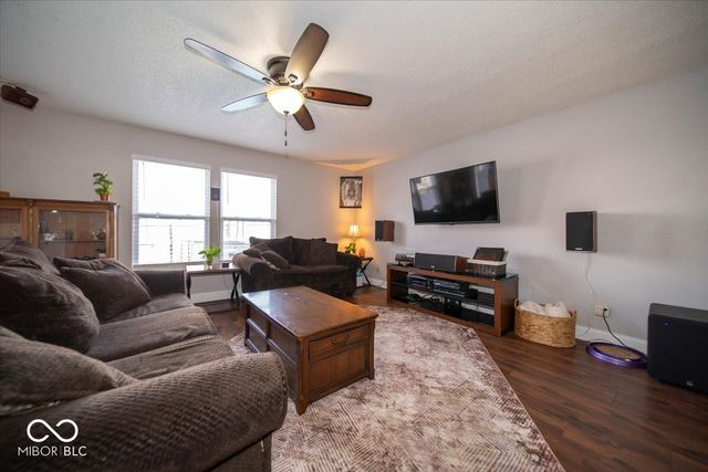 8836 Youngs Creek Lane, Indianapolis, IN 46113