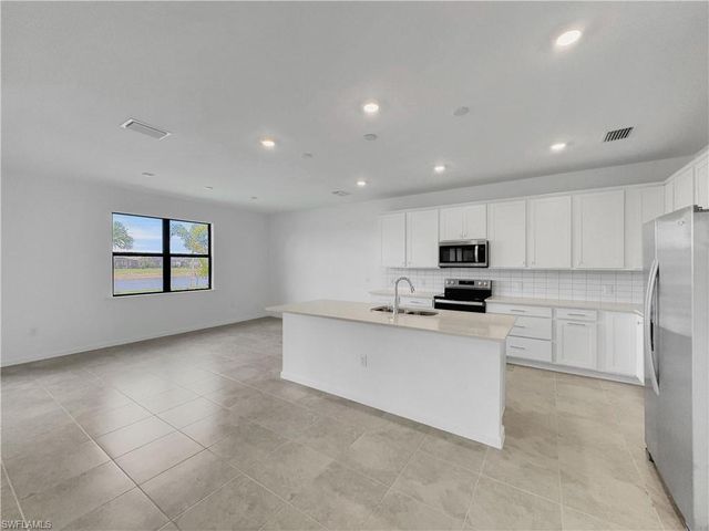 3748 Passion Vine DR, Alva, FL 33920
