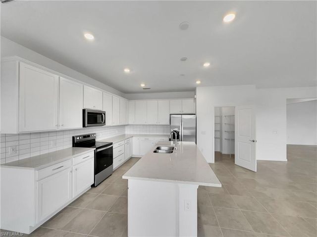 3748 Passion Vine DR, Alva, FL 33920