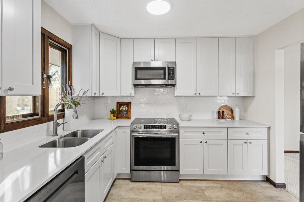 1547 20th Avenue NW, New Brighton, MN 55112