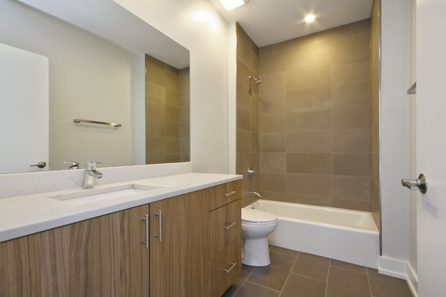 2111 S Halsted Street 201, Chicago, IL 60608