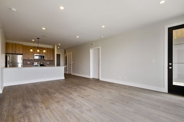 2111 S Halsted Street 201, Chicago, IL 60608