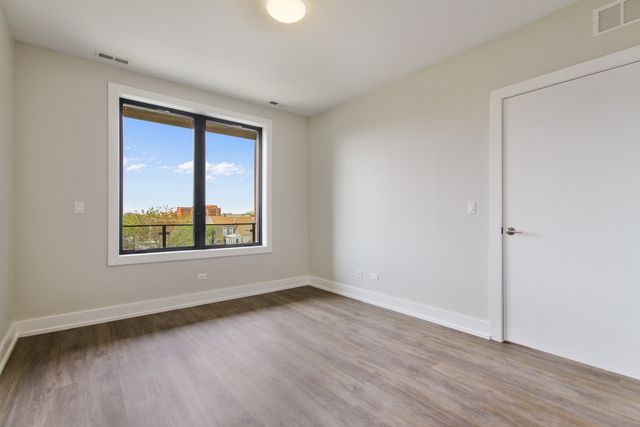 2111 S Halsted Street 201, Chicago, IL 60608
