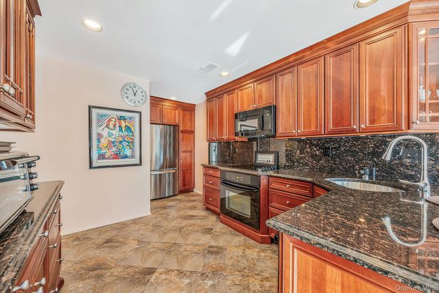 105 Northgate Circle, Melville, NY 11747