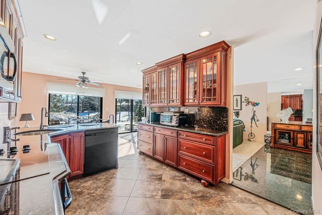 105 Northgate Circle, Melville, NY 11747