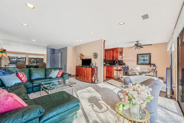 105 Northgate Circle, Melville, NY 11747