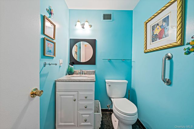 105 Northgate Circle, Melville, NY 11747