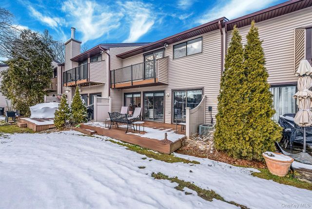 105 Northgate Circle, Melville, NY 11747