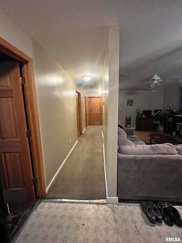 226 2ND Avenue S, Clinton, IA 52732