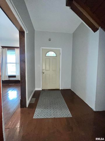 226 2ND Avenue S, Clinton, IA 52732