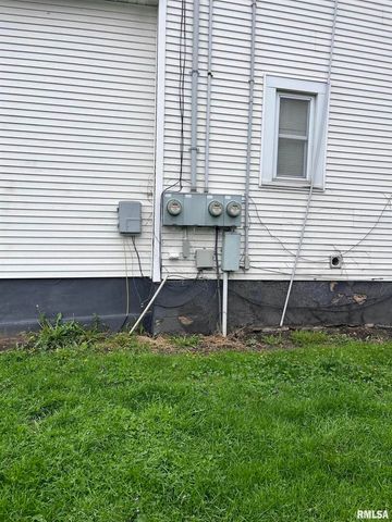 226 2ND Avenue S, Clinton, IA 52732