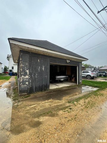 226 2ND Avenue S, Clinton, IA 52732