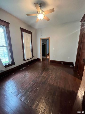 226 2ND Avenue S, Clinton, IA 52732