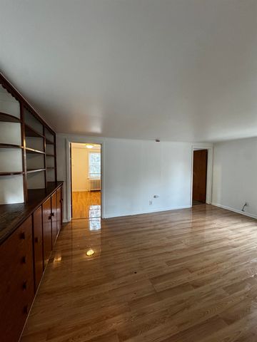 1001 Greenwich Street, Saginaw, MI 48602