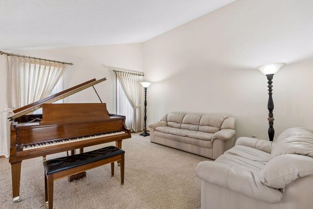 15331 39th Avenue N, Plymouth, MN 55446