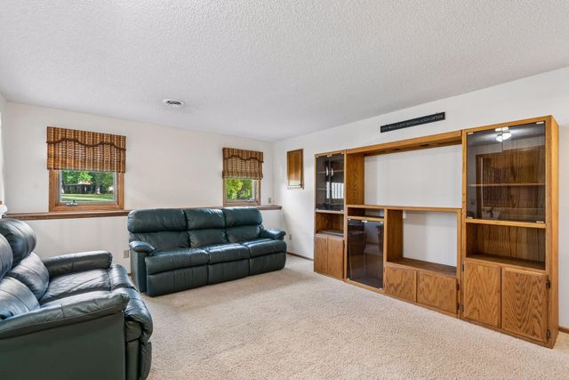 15331 39th Avenue N, Plymouth, MN 55446