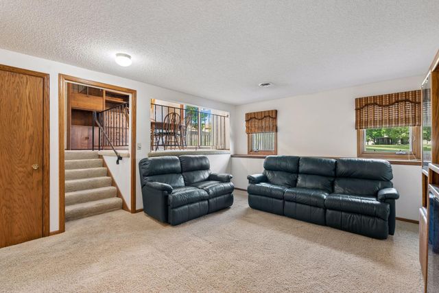 15331 39th Avenue N, Plymouth, MN 55446
