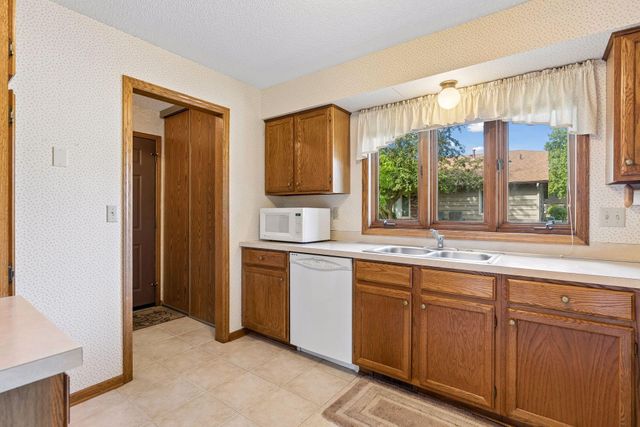 15331 39th Avenue N, Plymouth, MN 55446